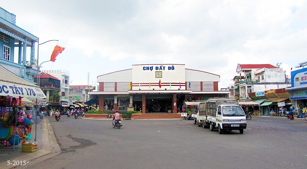 Chợ Đất Đỏ cung cấp đa dạng mặt hàng phục vụ sinh hoạt