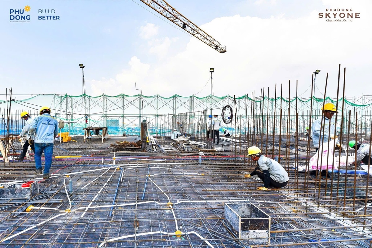 Đổ tầng 27 dự án Phú Đông Skyone